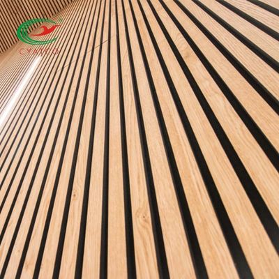 Bezzapachowe trwałe drewniane listwy akustyczne, ognioodporne karbowane panele drewniane